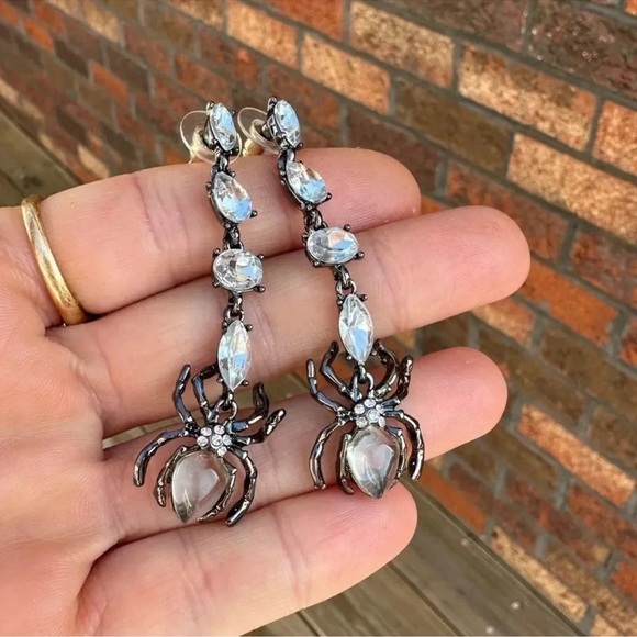 Gothic Spider Crystal Earrings - Picture 7 of 7